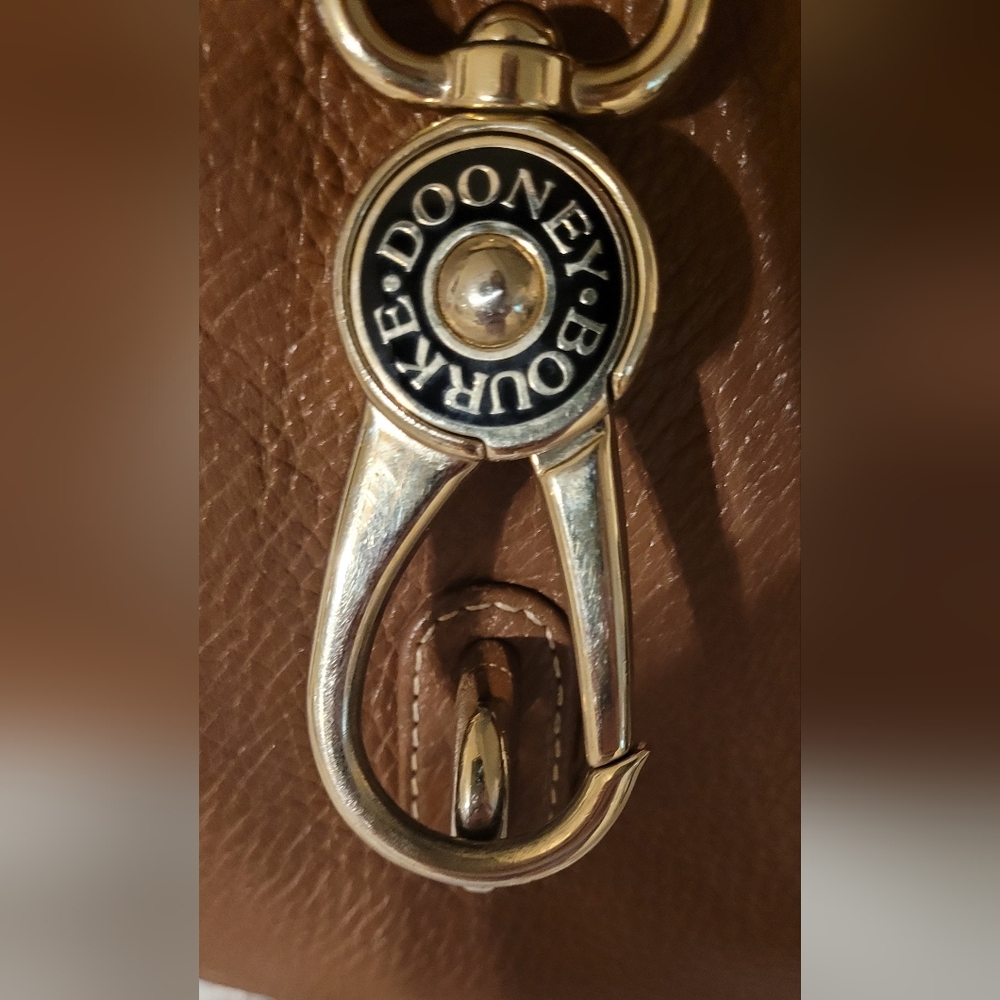 Dooney & Bourke  Large Tan Pebbled Leather Shoulder Bag with Gold Hardware - Picture 4 of 14